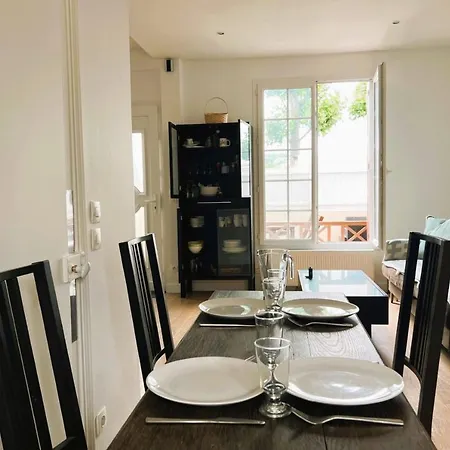 Cosy Town House With Its Beautiful Terrace Deauville