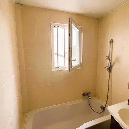 Cosy Town House With Its Beautiful Terrace 펜션 *