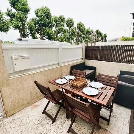 Cosy Town House With Its Beautiful Terrace *