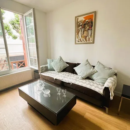 Cosy Town House With Its Beautiful Terrace Deauville