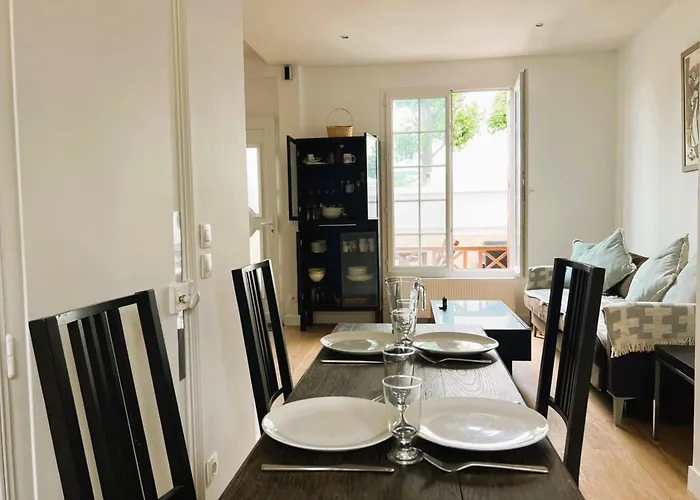 Cosy Town House With Its Beautiful Terrace Tatil Evi