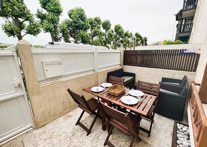 Cosy Town House With Its Beautiful Terrace *