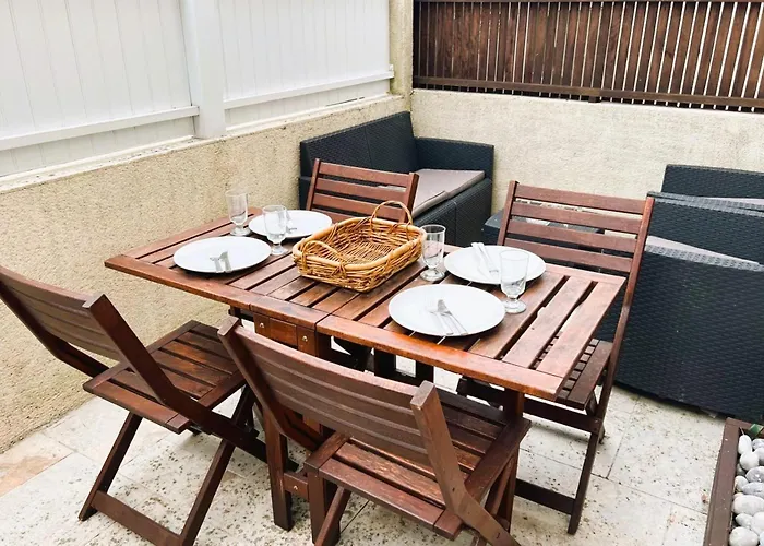 Cosy Town House With Its Beautiful Terrace